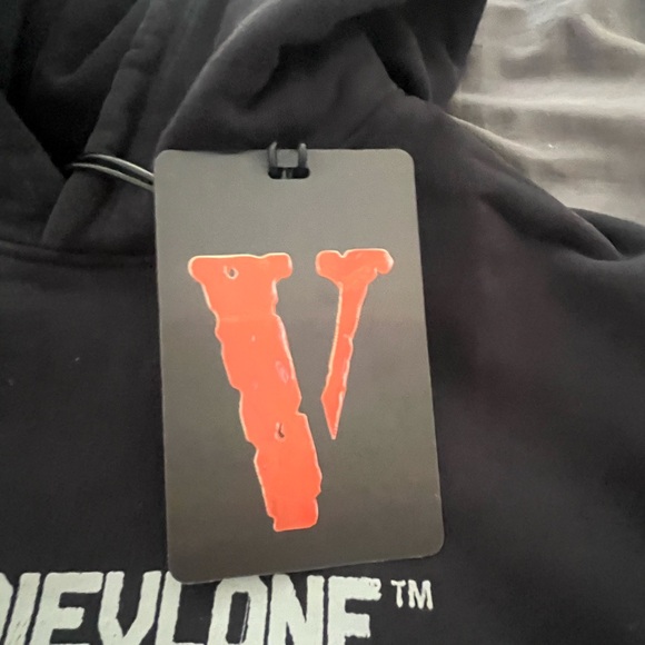 VLONE™
MADE IN THE UNTED STATES OF VLONE hoodie - Picture 7 of 10